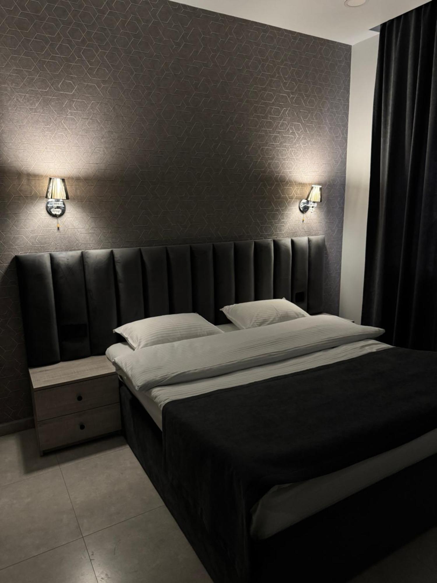 Hotel Lux Plaza P'arak'ar Exterior foto